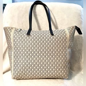 Carolina Herrera Medium Editor Tote bag CH logo beige